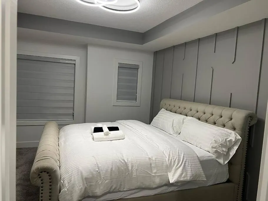 The Happy Place - Luxurious, Cozy And Modern Home With Air-Condition, Netflix, Free Parking Close To Airport And West Edmonton Mall Vakantiehuis