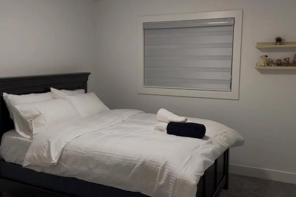 The Happy Place - Luxurious, Cozy And Modern Home With Air-Condition, Netflix, Free Parking Close To Airport And West Edmonton Mall 0*,