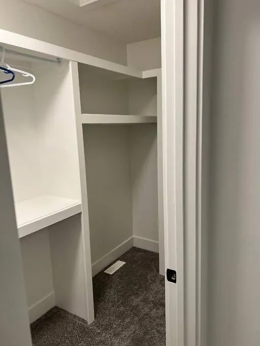 The Happy Place - Luxurious, Cozy And Modern Home With Air-Condition, Netflix, Free Parking Close To Airport And West Edmonton Mall 0*,