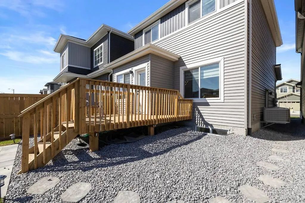 The Happy Place - Luxurious, Cozy And Modern Home With Air-Condition, Netflix, Free Parking Close To Airport And West Edmonton Mall 0*,  Canada