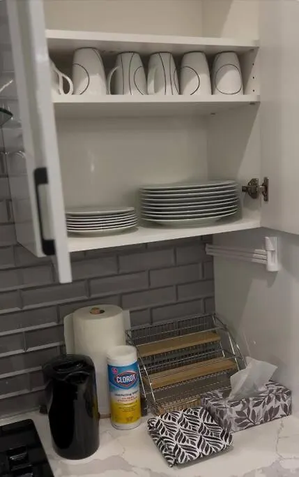 The Happy Place - Luxurious, Cozy And Modern Home With Air-Condition, Netflix, Free Parking Close To Airport And West Edmonton Mall