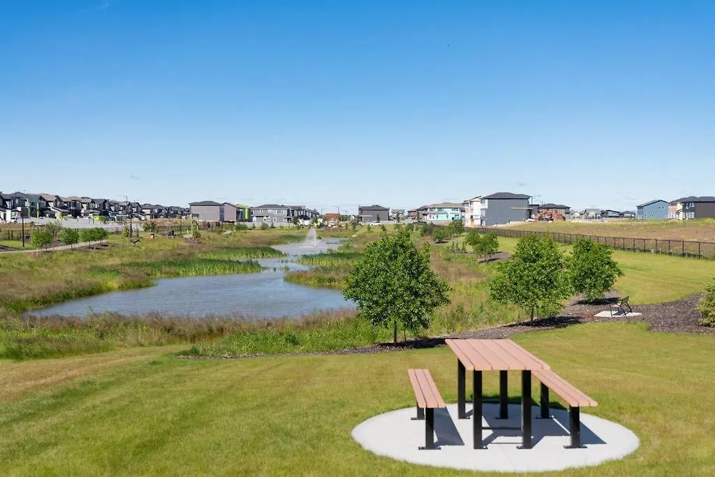 The Happy Place - Luxurious, Cozy And Modern Home With Air-Condition, Netflix, Free Parking Close To Airport And West Edmonton Mall 0*,